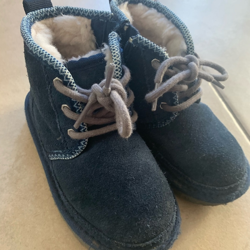 Toddler boys size 9 Ugg boots